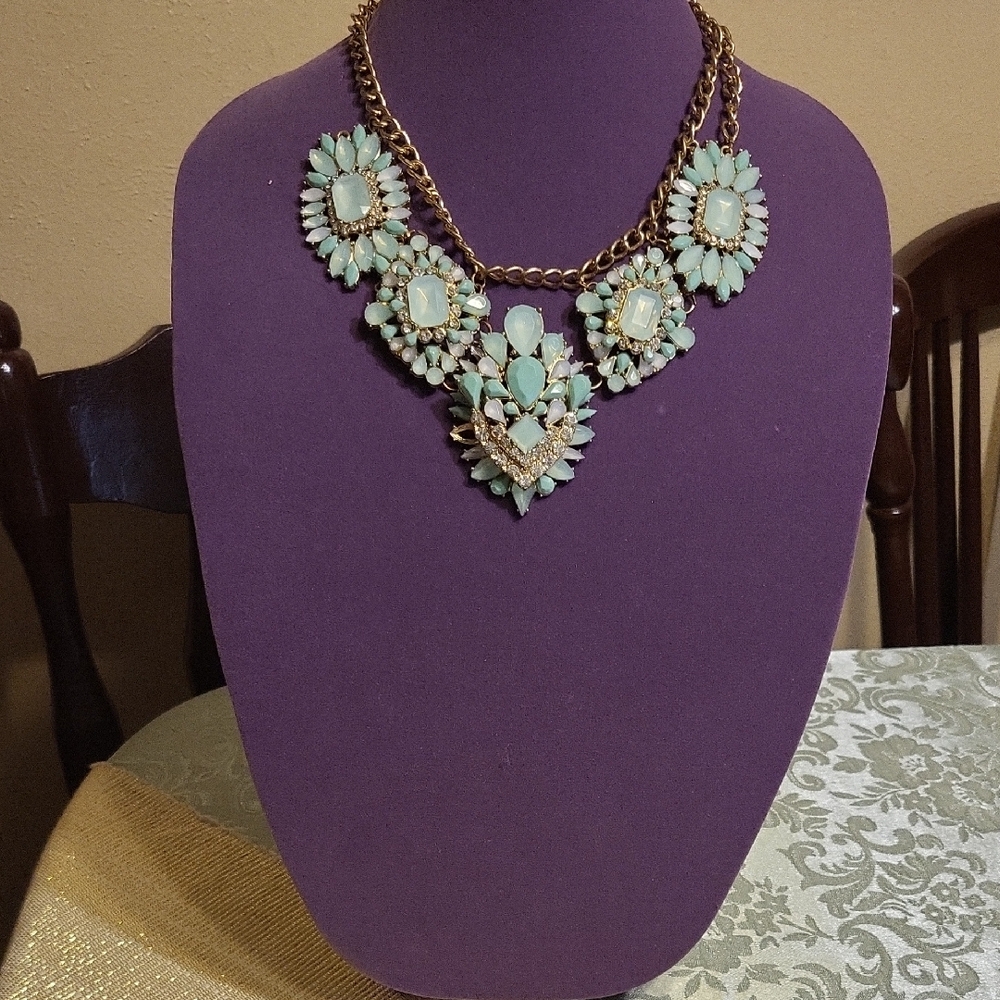 Elegant Gold and Mint Statement Necklace